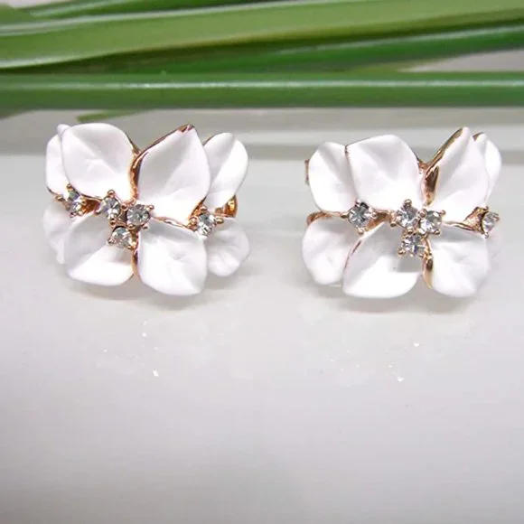 ❀ Beautiful white flower earrings!❀ - Picture 2 of 3
